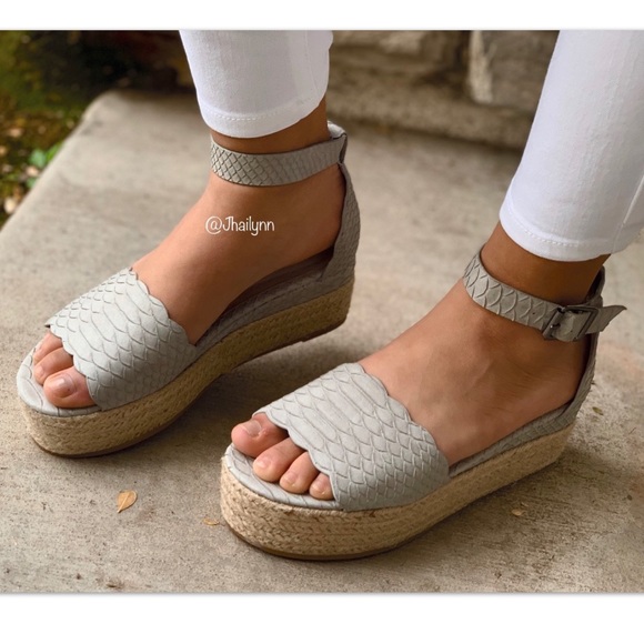 Snake skin texture scalloped Espadrille sandal - Picture 3 of 6